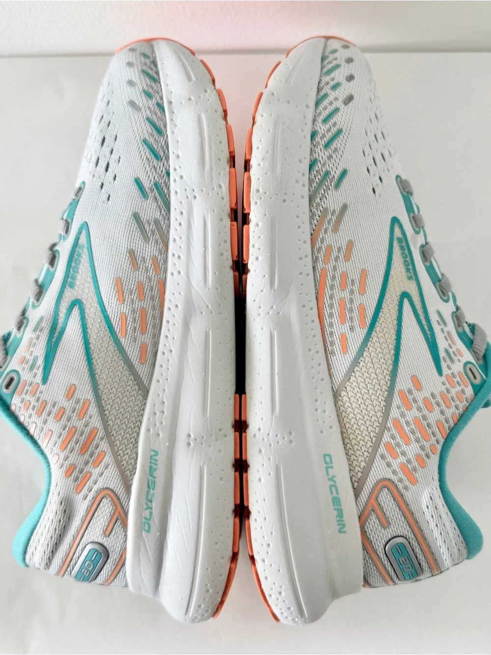 Brooks Glycerin 20 in Oyster/Latigo Bay/Coral (Size: 7.5-D) Excellent Condition